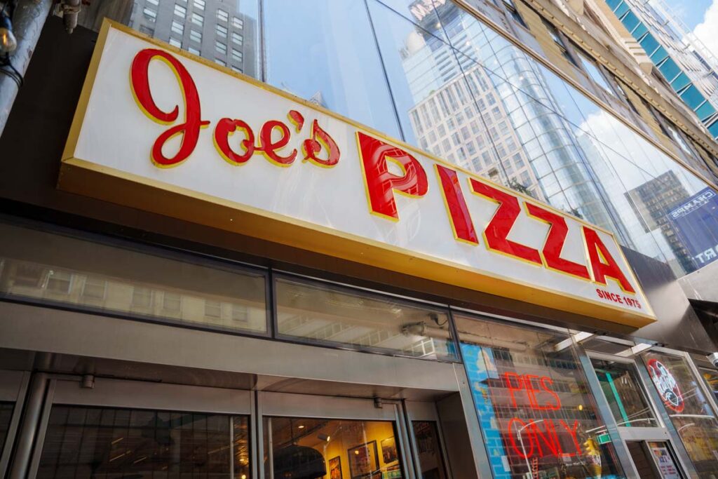 老舗のピザ店ジョーズ・ピザ(Joe's Pizza)ⒸPen&Voyage