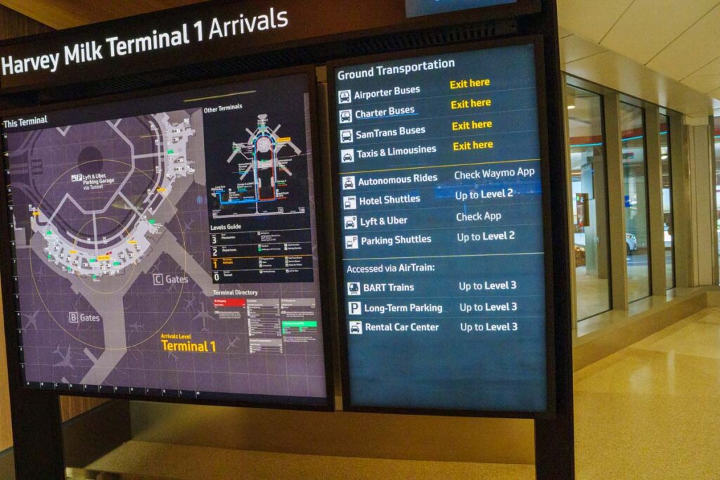 JFK空港からターミナル1に到着。BARTは上階へ上がる