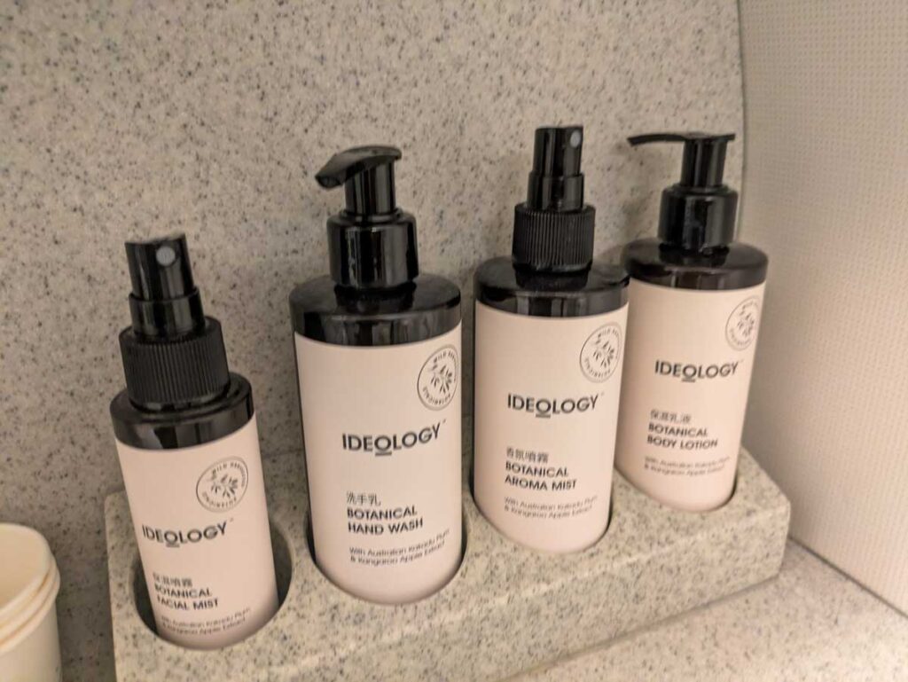 トイレのアメニティはオーストラリアの自然派ブランド「IDEOLOGY」ⒸPen&Voyage