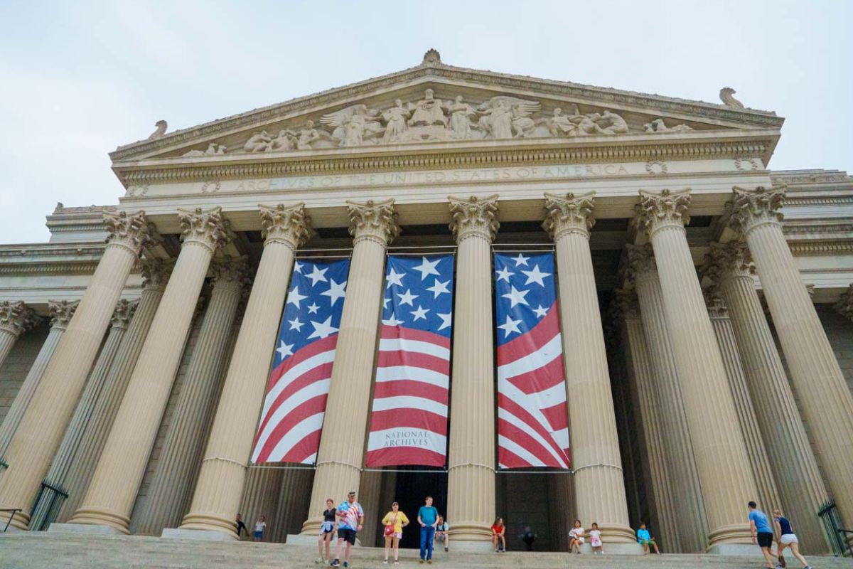アメリカ国立公文書館の見どころガイド！独立宣言の原本・予約手順を解説