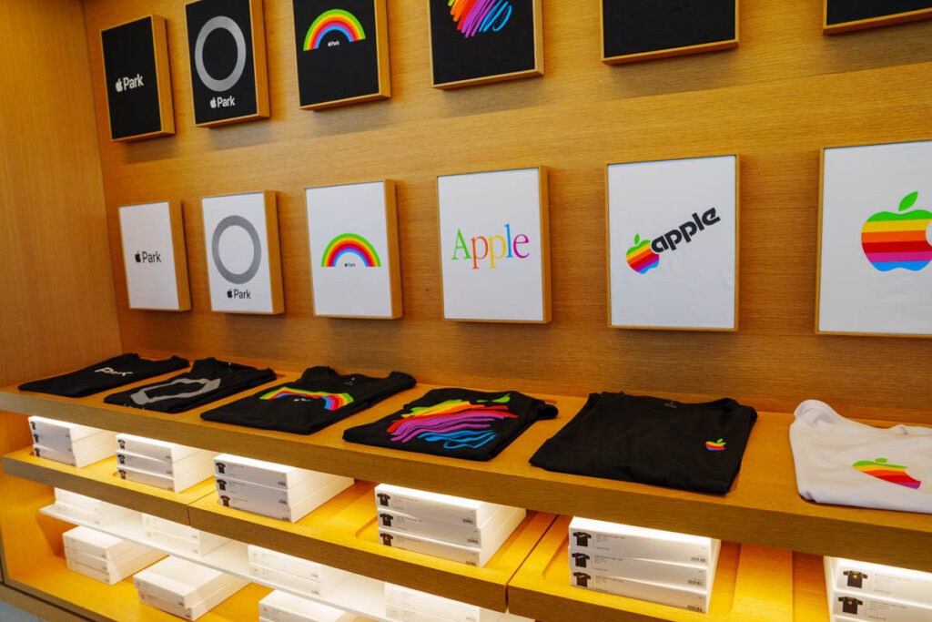 Apple Park限定のTシャツ販売コーナー