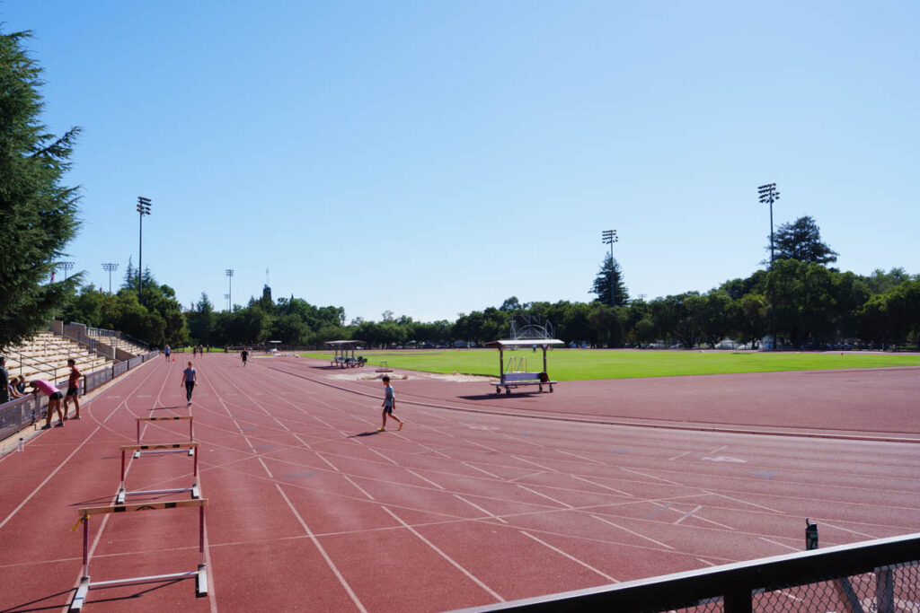 スタンフォード大学の陸上競技場