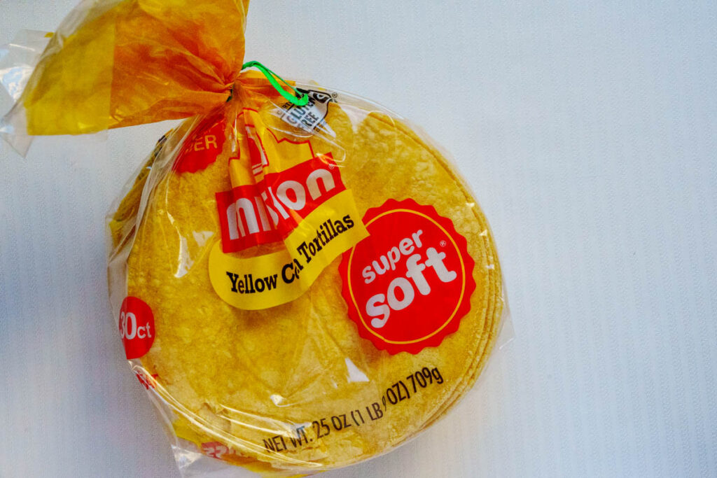 Walmartで買ったイエローコーンのトルティーヤ（2.62ドル）