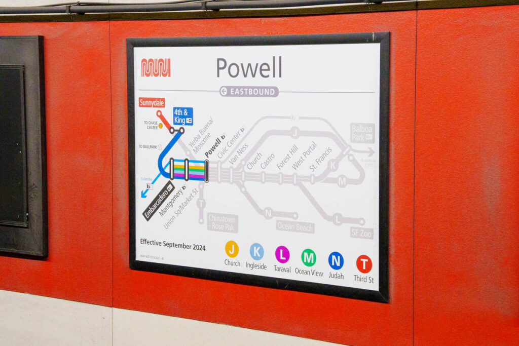 パウエル(Powell)駅の東行きホーム